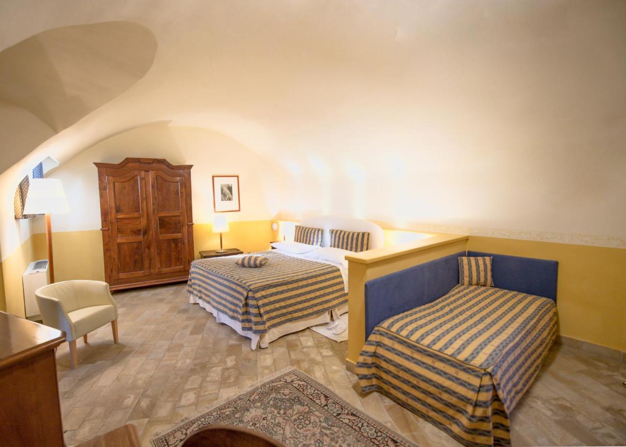 Castello Rosso Hotel Costigliole Saluzzo Exterior photo