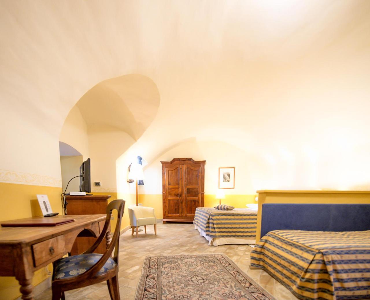 Castello Rosso Hotel Costigliole Saluzzo Exterior photo